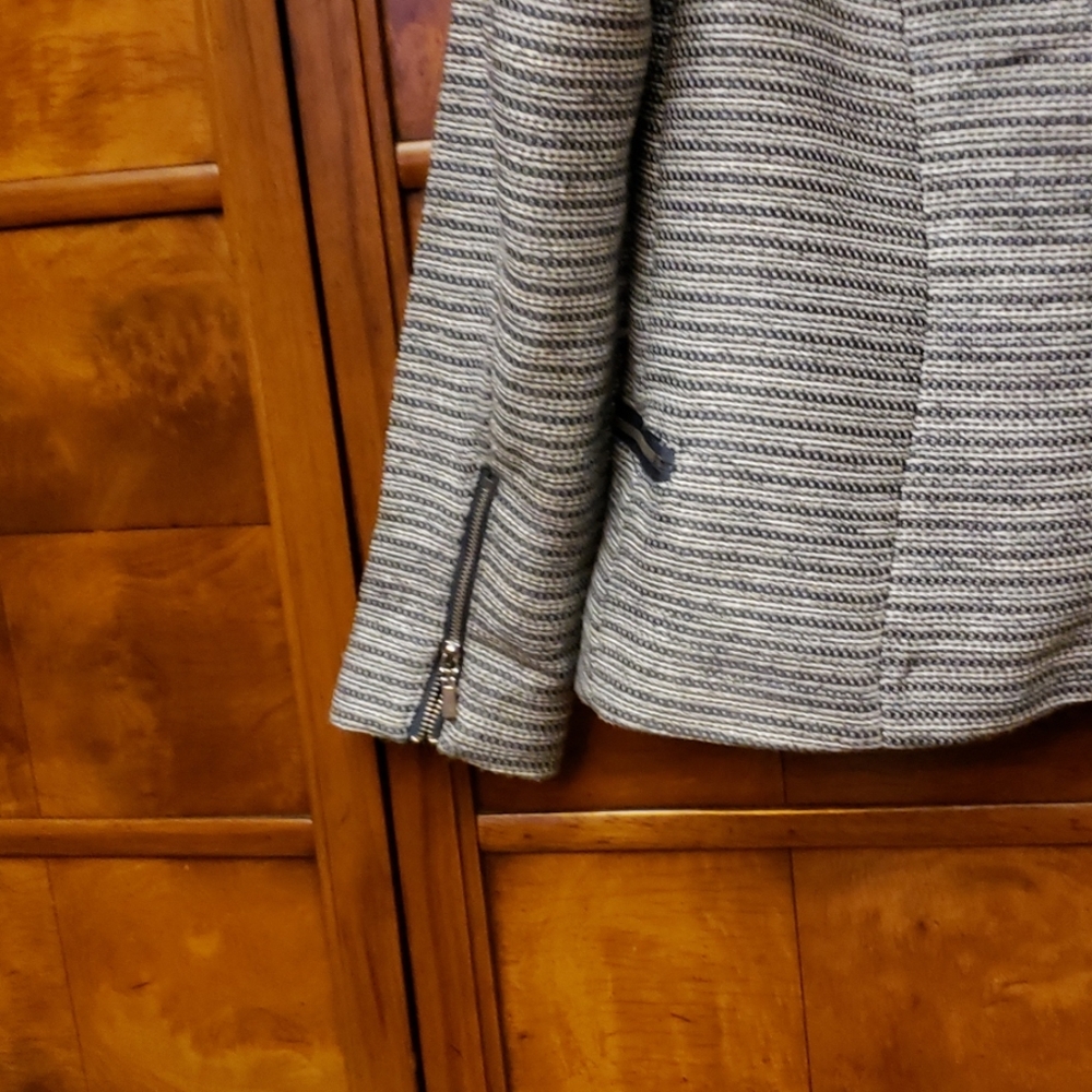 H & M Gray and Silver Cardigan  Size 8 - Picture 6 of 8